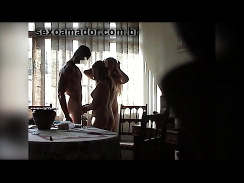 ❤️ Inimbitahan ng mga sex friends ang isang higanteng lalaki at isang threesome kasama niya ❤ Porno fb sa amin