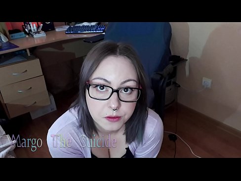 ❤️ Ang Sexy na Babae na may Salamin ay Sumipsip ng Dildo sa Camera ❤ Porno fb sa amin